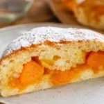 Быстрый фруктовый пирог-рулет своими руками: пошаговый рецепт сладкого десерта из доступных продуктов