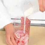 Коктейль из простокваши с малиной
